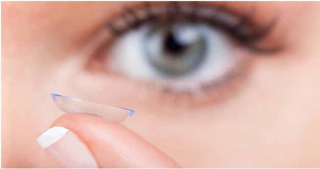 Five Problems Only People Wearing Contact Lenses Can Understand
