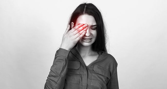 Does Blinking give you Pain? – Causes & Treatment