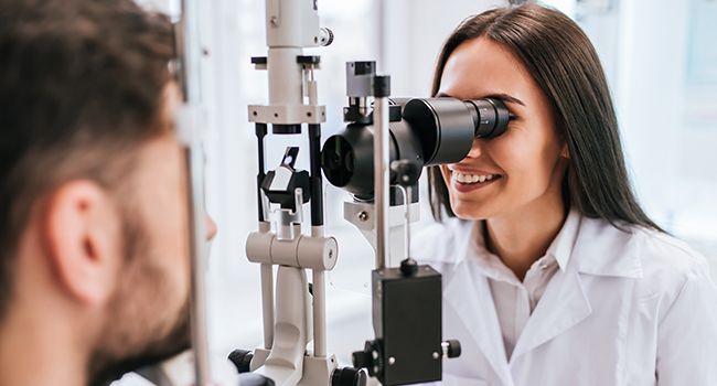 Ophthalmologists Vs Optometrists: Who do you need to see?