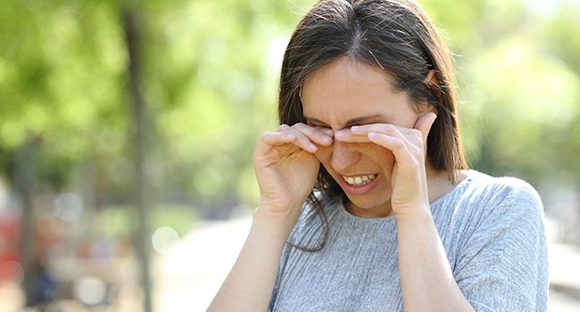 How To Keep Eye Allergies in Summer At Bay